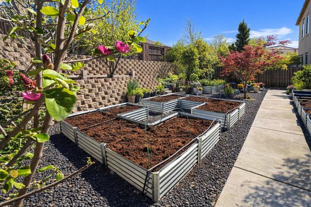 2557 Creek Hollow Rd, Rocklin, CA 95765