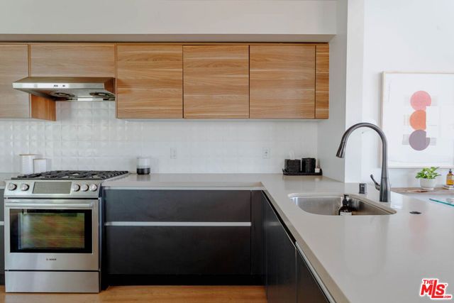 5014 Rosewood Avenue, Los Angeles, CA 90004