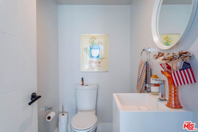 5014 Rosewood Avenue, Los Angeles, CA 90004