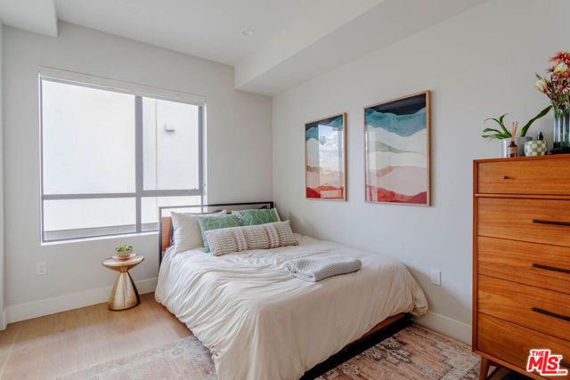 5014 Rosewood Avenue, Los Angeles, CA 90004