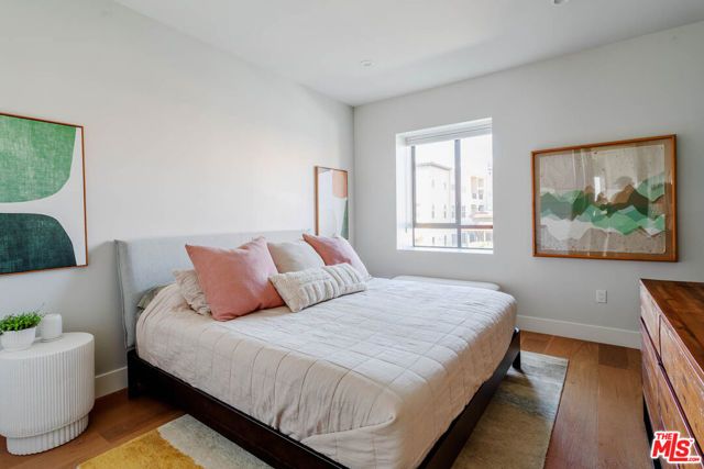 5014 Rosewood Avenue, Los Angeles, CA 90004