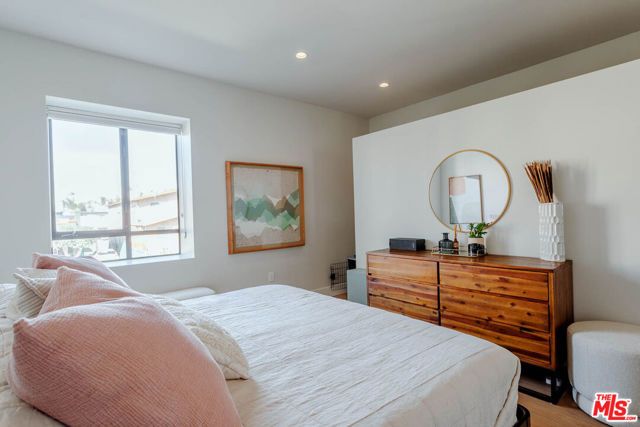 5014 Rosewood Avenue, Los Angeles, CA 90004