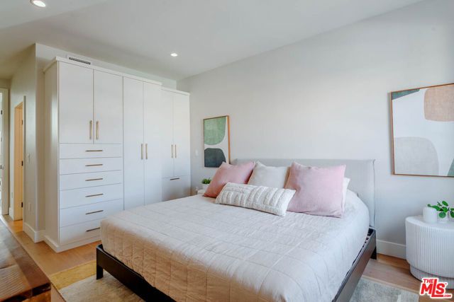 5014 Rosewood Avenue, Los Angeles, CA 90004