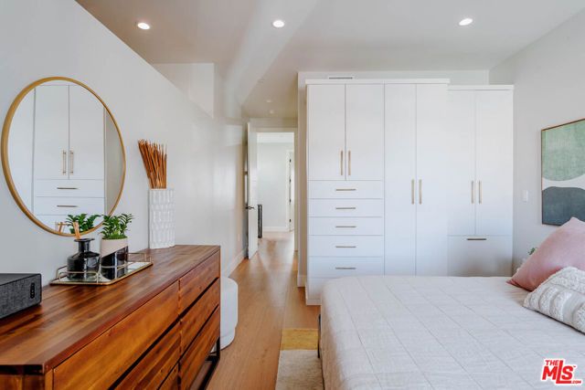 5014 Rosewood Avenue, Los Angeles, CA 90004