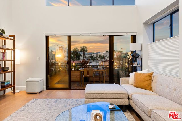 5014 Rosewood Avenue, Los Angeles, CA 90004