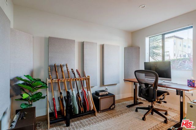 5014 Rosewood Avenue, Los Angeles, CA 90004