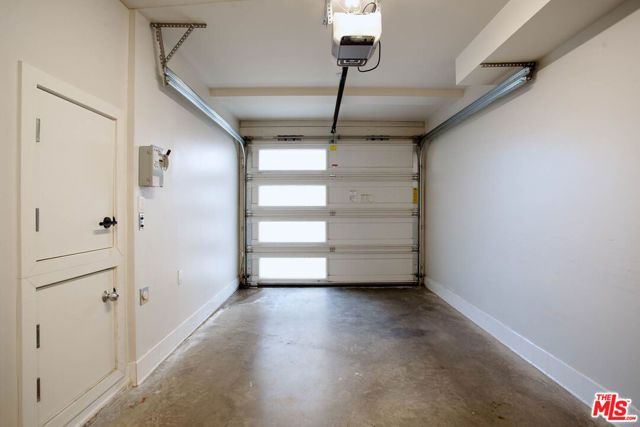 5014 Rosewood Avenue, Los Angeles, CA 90004