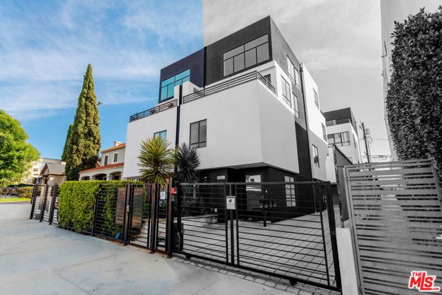 5014 Rosewood Avenue, Los Angeles, CA 90004