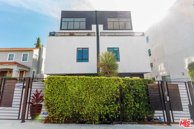 5014 Rosewood Avenue, Los Angeles, CA 90004