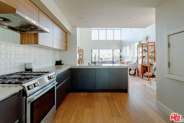 5014 Rosewood Avenue, Los Angeles, CA 90004