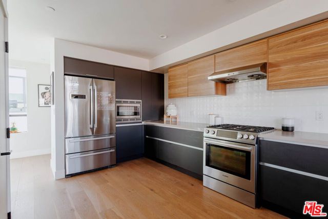 5014 Rosewood Avenue, Los Angeles, CA 90004