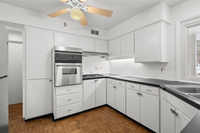 2702 Mockingbird Drive, Kalamazoo, MI 49008