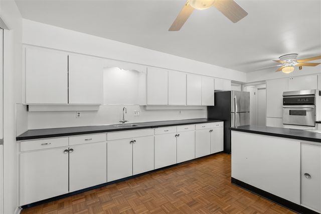 2702 Mockingbird Drive, Kalamazoo, MI 49008