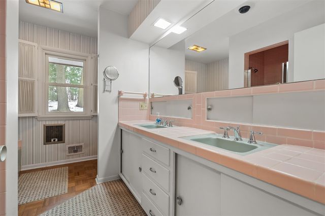 2702 Mockingbird Drive, Kalamazoo, MI 49008