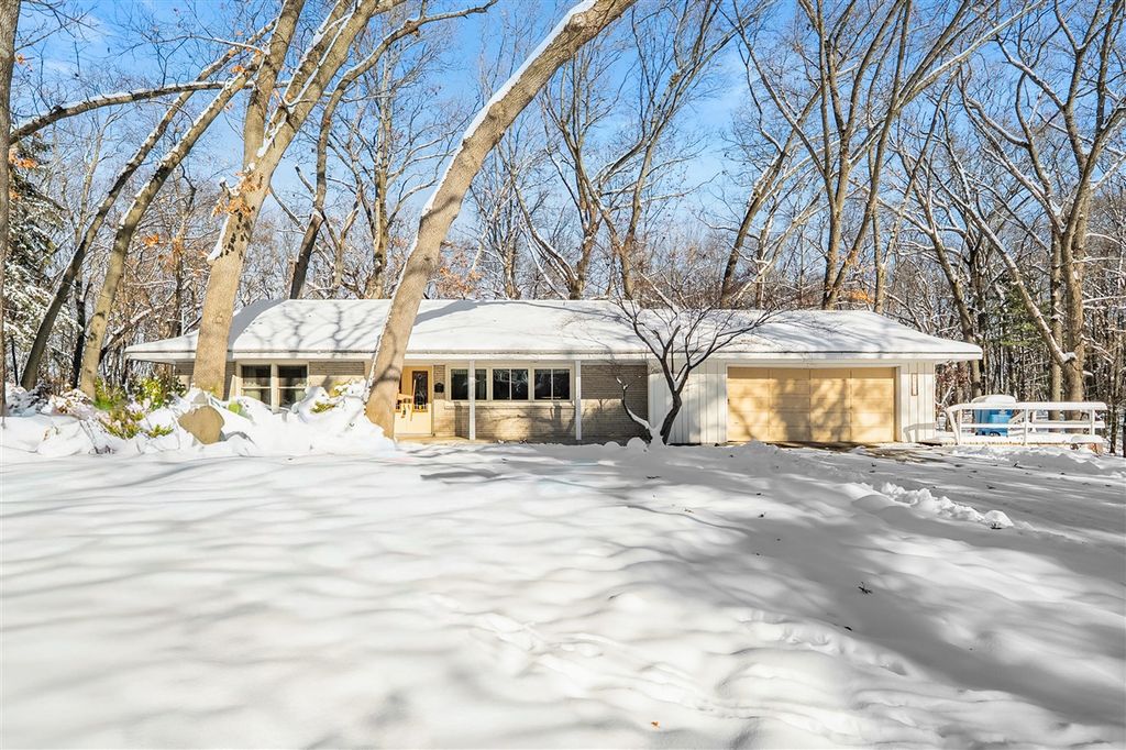 2702 Mockingbird Drive, Kalamazoo, MI 49008