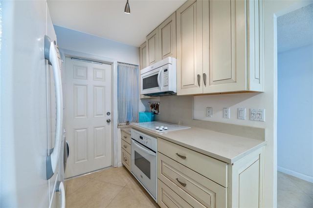 1021 Hillsboro Mile G1, Hillsboro Beach, FL 33062