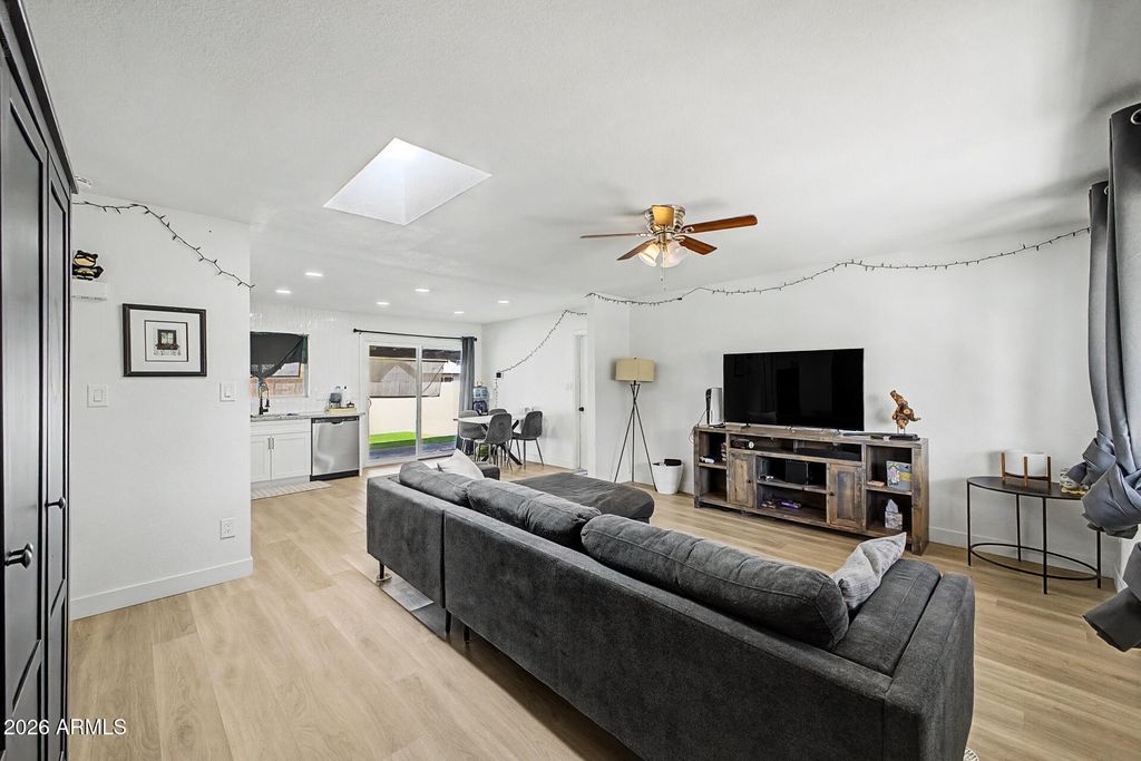 18240 N 32ND Lane, Phoenix, AZ 85053 — photo 5