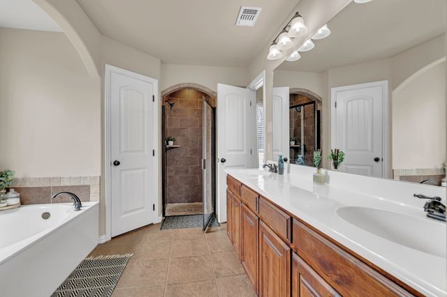 805 Linda Drive, Joshua, TX 76058