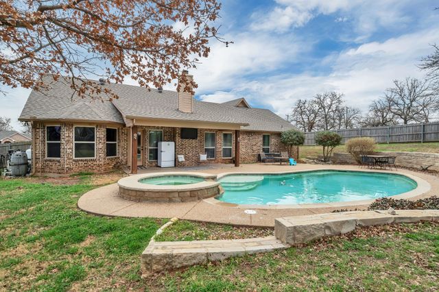 805 Linda Drive, Joshua, TX 76058