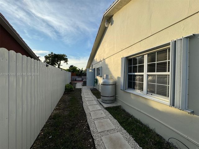842 SW 89th Ave A, Miami, FL 33174