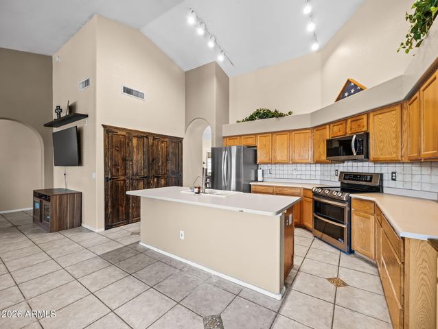 7727 W VOLTAIRE Avenue, Peoria, AZ 85381