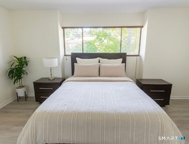 30 Orangewood West 30, Derby, CT 06418