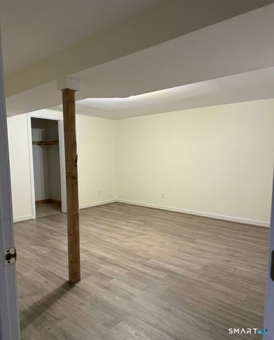 30 Orangewood West 30, Derby, CT 06418
