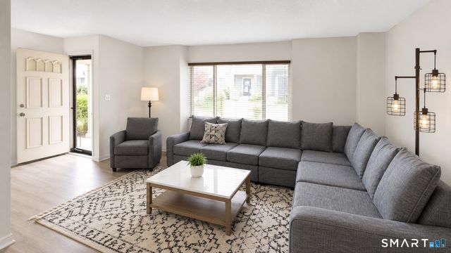30 Orangewood West 30, Derby, CT 06418
