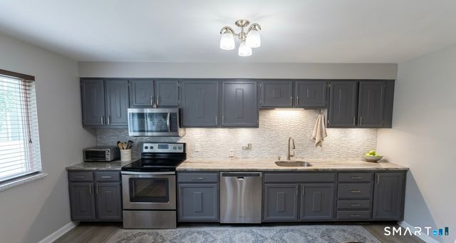 30 Orangewood West 30, Derby, CT 06418