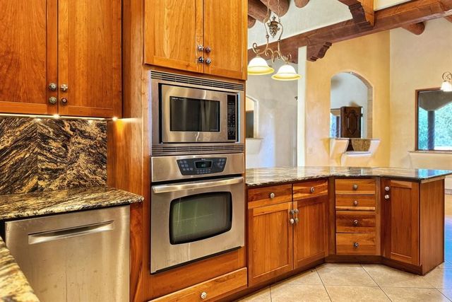 3038 Governor Lindsey Road, Santa Fe, NM 87505