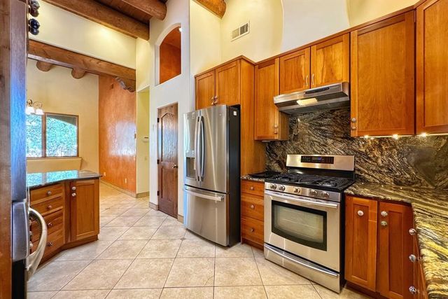 3038 Governor Lindsey Road, Santa Fe, NM 87505