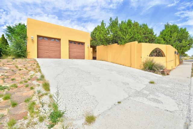 3038 Governor Lindsey Road, Santa Fe, NM 87505