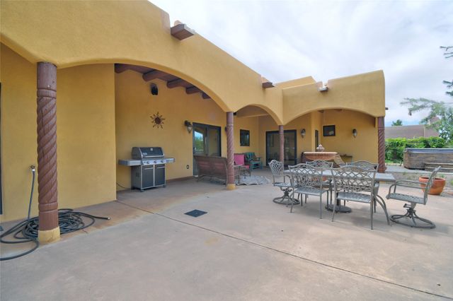 3038 Governor Lindsey Road, Santa Fe, NM 87505