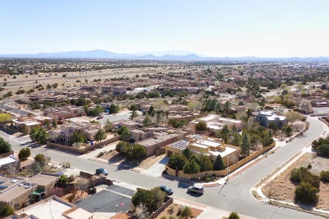 3038 Governor Lindsey Road, Santa Fe, NM 87505