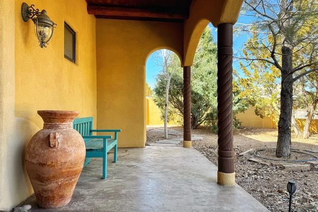 3038 Governor Lindsey Road, Santa Fe, NM 87505