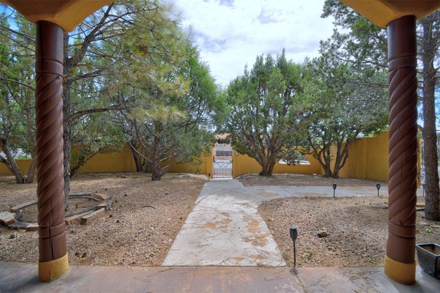 3038 Governor Lindsey Road, Santa Fe, NM 87505