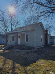 202 1ST Street, Cantrall, IL 62625