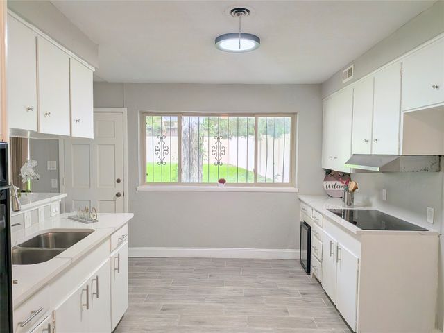 710 E FIVE MILE Parkway, Dallas, TX 75216
