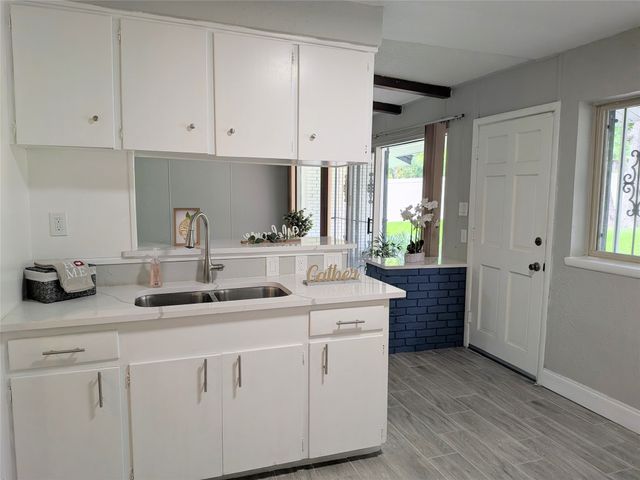 710 E FIVE MILE Parkway, Dallas, TX 75216