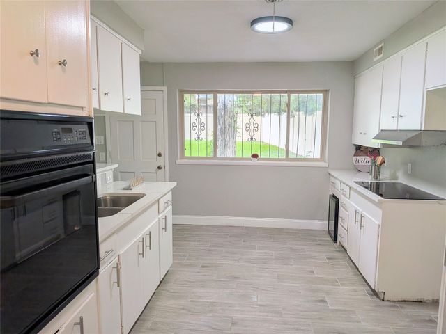 710 E FIVE MILE Parkway, Dallas, TX 75216