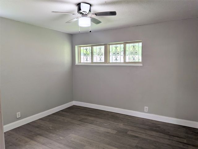 710 E FIVE MILE Parkway, Dallas, TX 75216