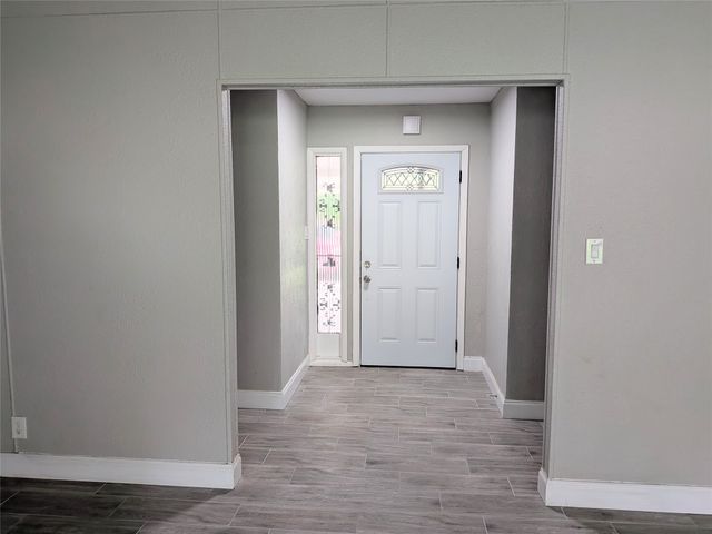 710 E FIVE MILE Parkway, Dallas, TX 75216