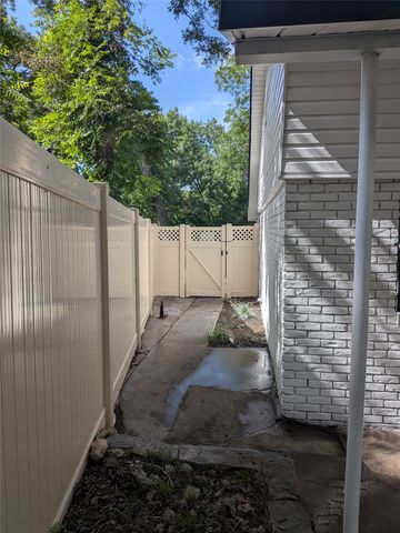 710 E FIVE MILE Parkway, Dallas, TX 75216
