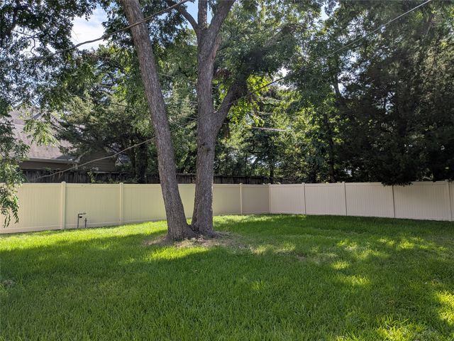 710 E FIVE MILE Parkway, Dallas, TX 75216