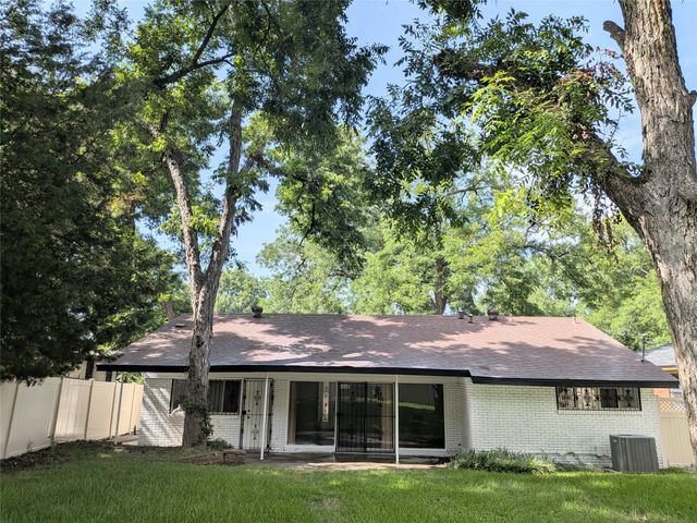 710 E FIVE MILE Parkway, Dallas, TX 75216