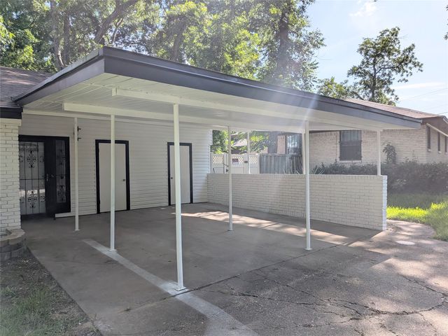 710 E FIVE MILE Parkway, Dallas, TX 75216