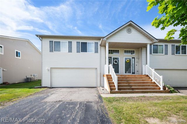 1108 Lake Park Drive, Grand Blanc, MI 48439