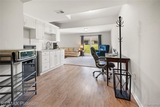 1108 Lake Park Drive, Grand Blanc, MI 48439