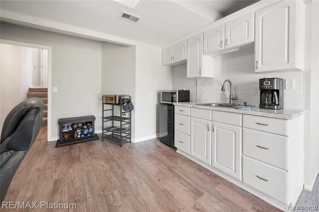 1108 Lake Park Drive, Grand Blanc, MI 48439