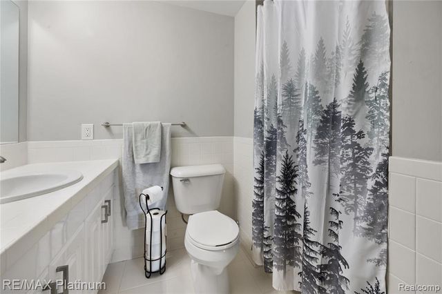 1108 Lake Park Drive, Grand Blanc, MI 48439